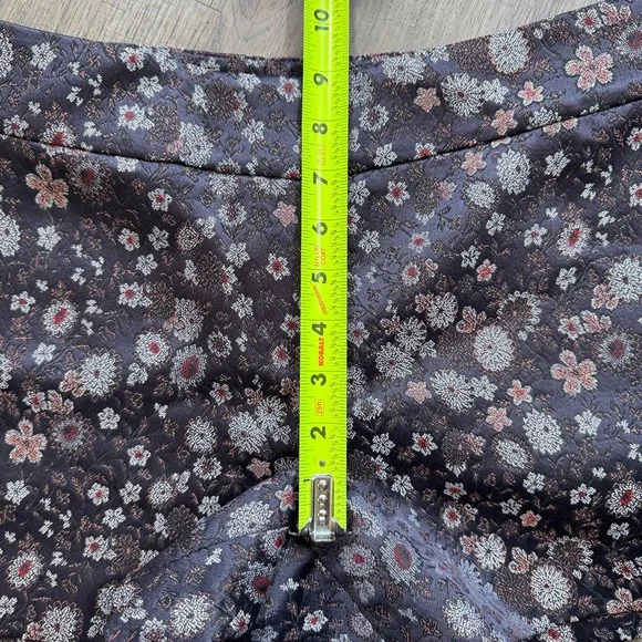 Loft Floral Print Shorts - Size 2 - Picture 5 of 14